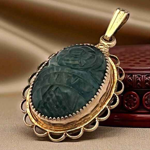 Vintage Gold Tone Pendant Green Glass Filigree Setting Mid Century  7S - Picture 3 of 7